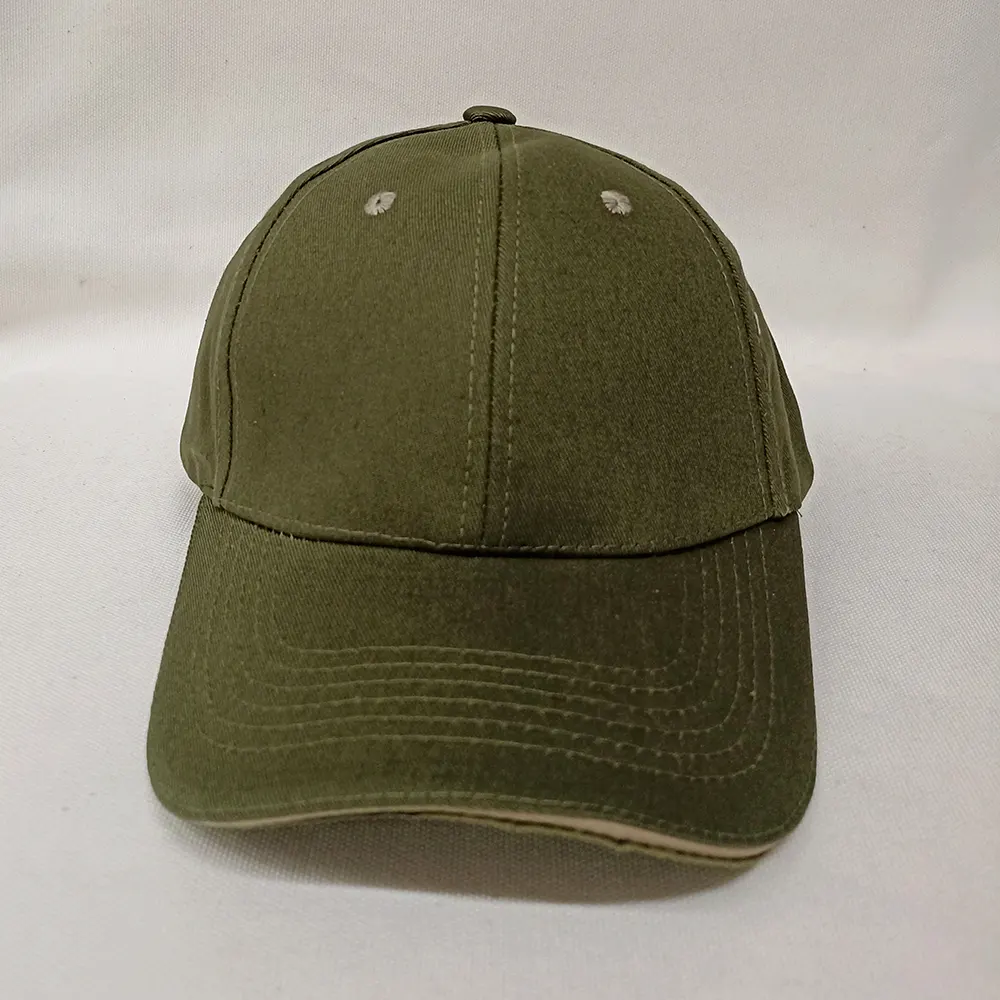 Бейсболка хаки с бежевым кантом