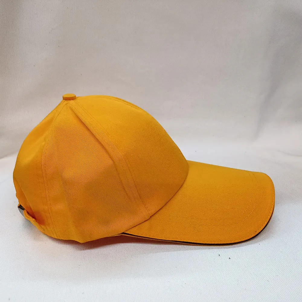 Бейсболка желтая